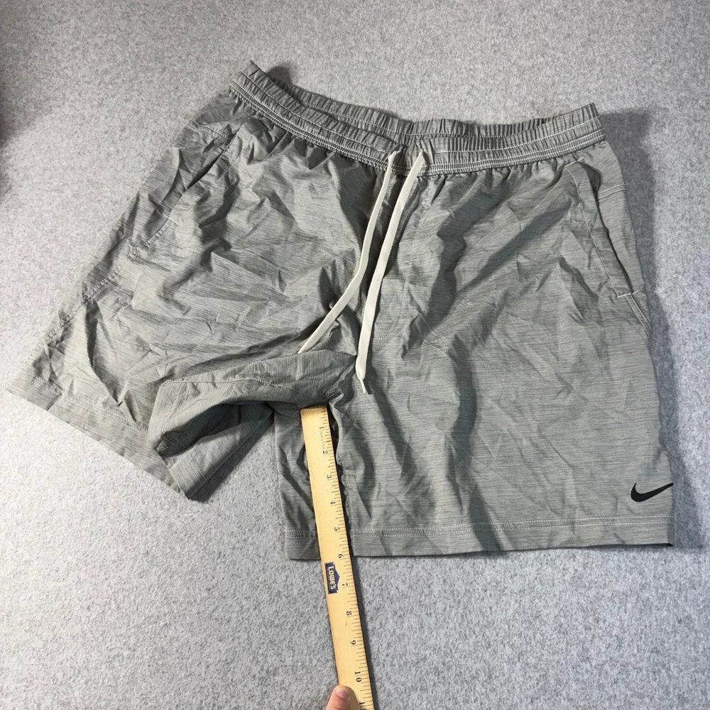 Nike Dri-FIT Mens XL Gray Heathered Training Athletic Shorts 7 Inch Inseam